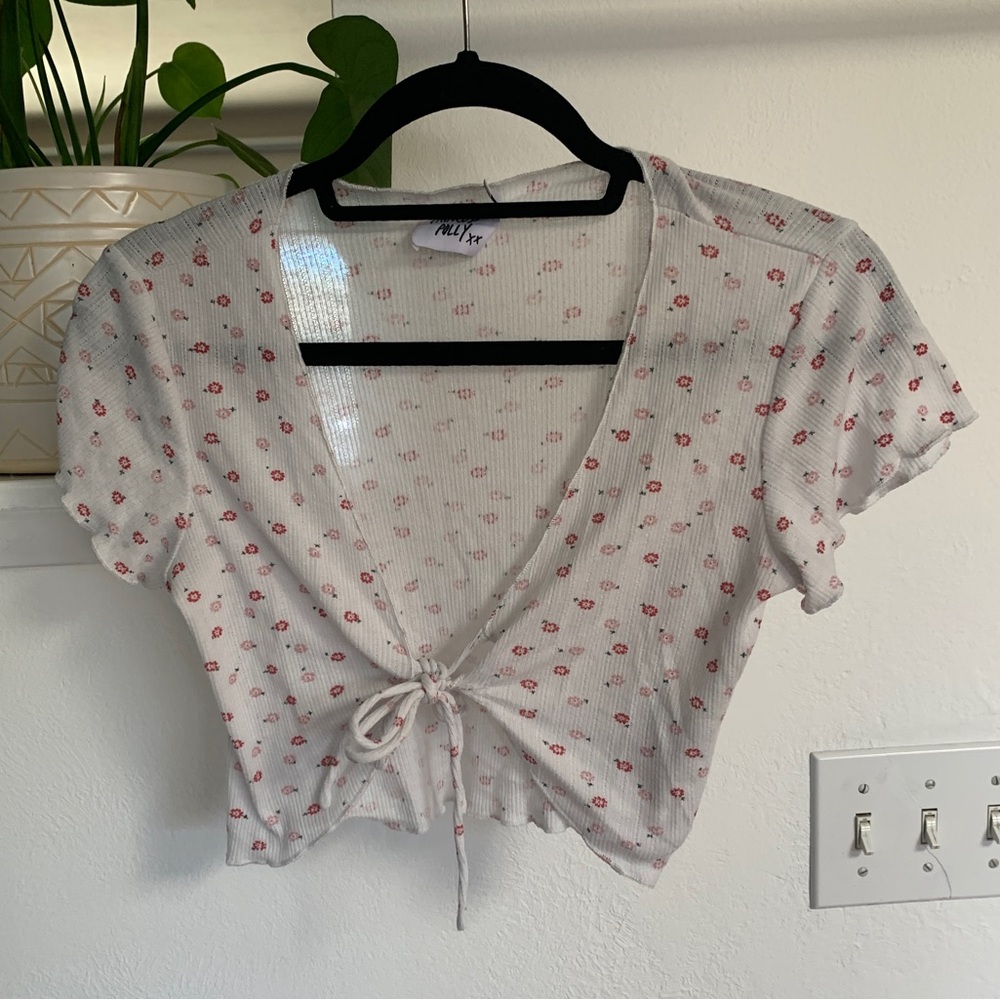 White crop top red floral print puff sleeve tie front